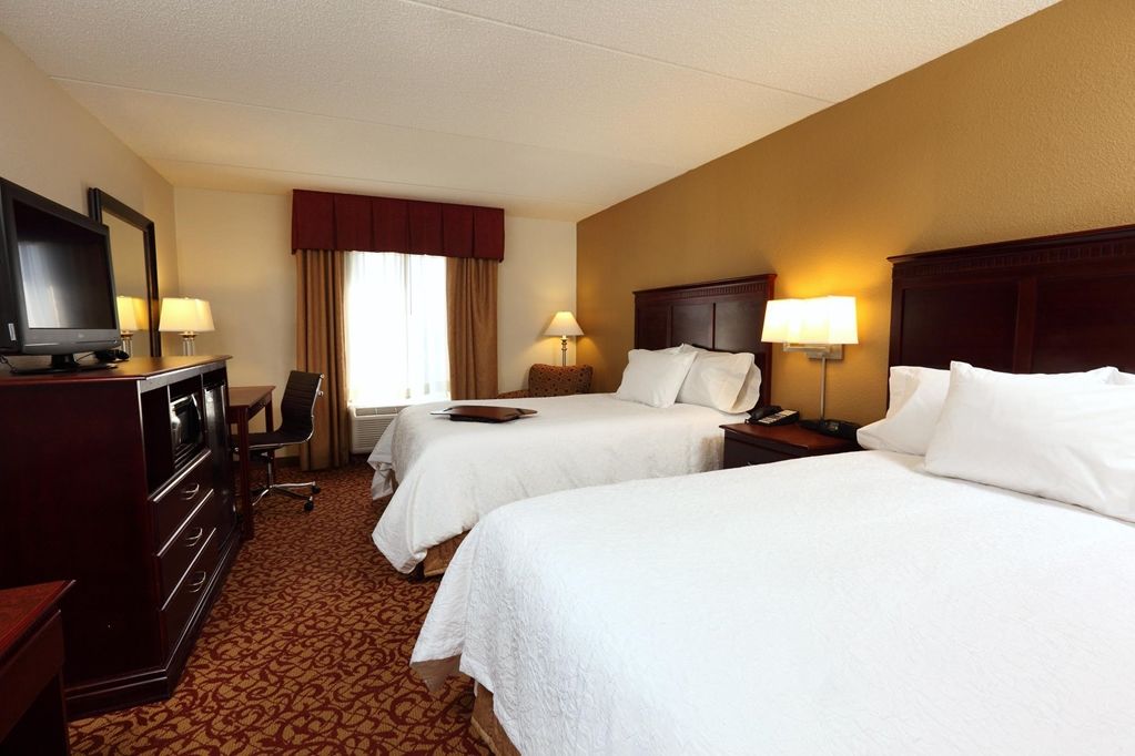 Hampton Inn & Suites Charlottesville At The University Room photo